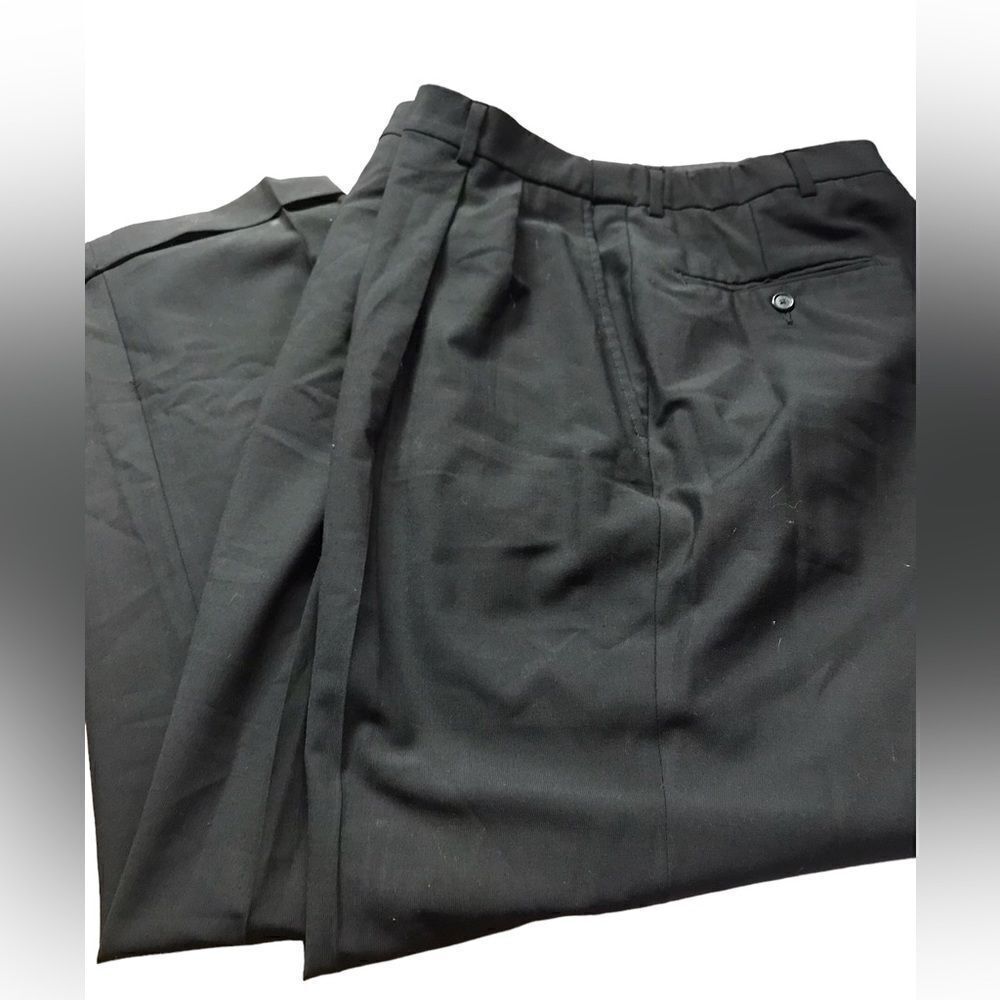 Haggar black label dress pants 40 x 30 excellent cuffs and pleats see pics